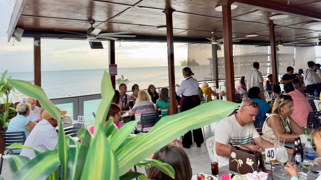 Costa Brava Restaurant en Joyuda, Cabo Rojo